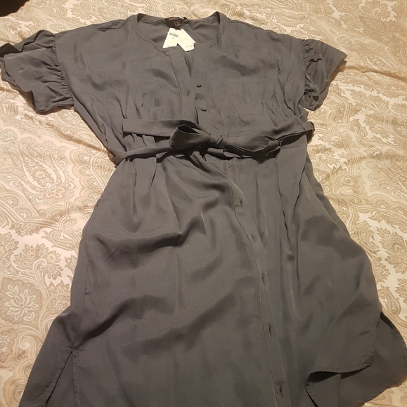 Size 14 dresses, but fits smaller. Shoes size 10 - Picture 7 of 8